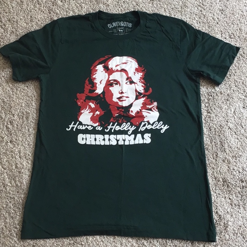 DOLLY PARTON HOLIDAY GRAPHIC TEE - MEDIUM